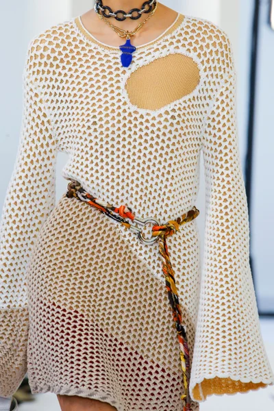 Look 77